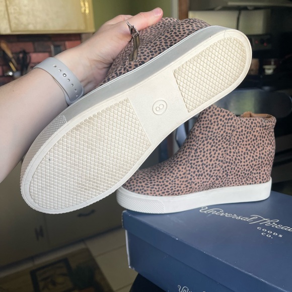 Shoes - Picture 3 of 8